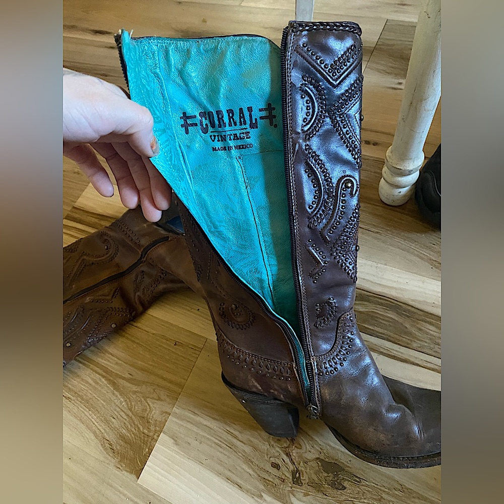 Corral Vintage Cowgirl Boots. All leather size 8 1/2